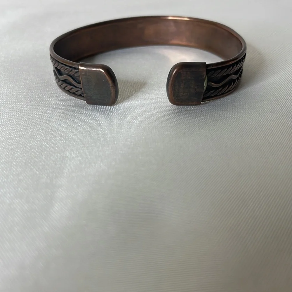 Copper cuff bracelet - Picture 3 of 4